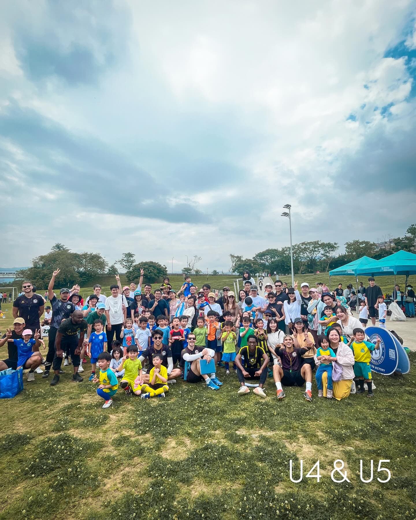 Falcons United Friendly Games 球員與家長大合照
